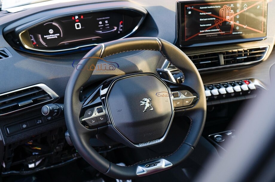 3008 Peugeot أسود