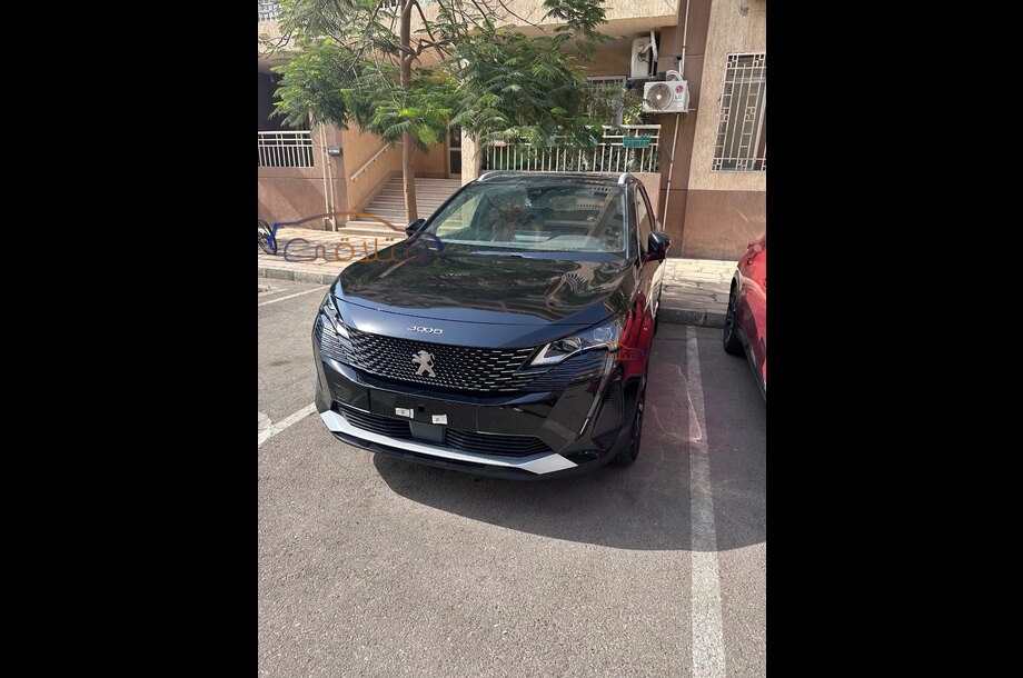 3008 Peugeot أسود