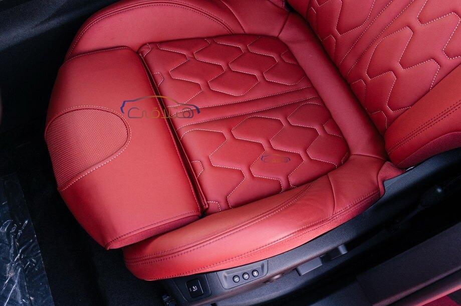 3008 Peugeot أسود