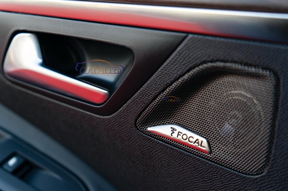 3008 Peugeot أسود