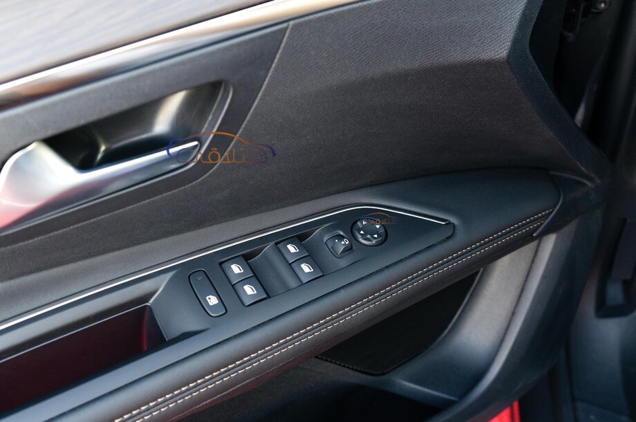 3008 Peugeot أسود