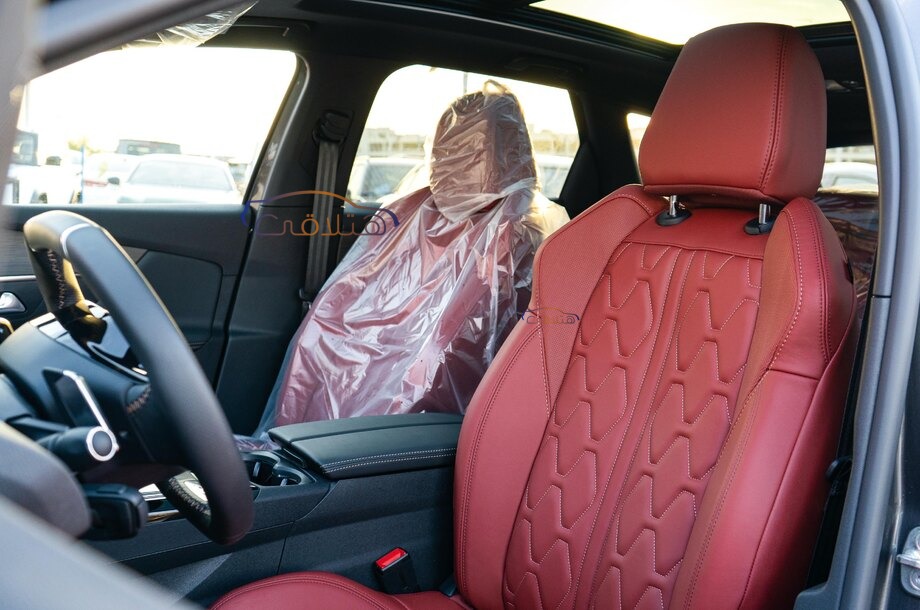 3008 Peugeot أسود