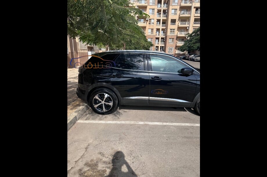 3008 Peugeot أسود