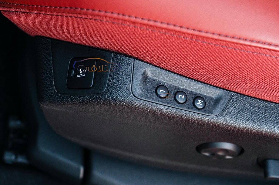 3008 Peugeot أسود