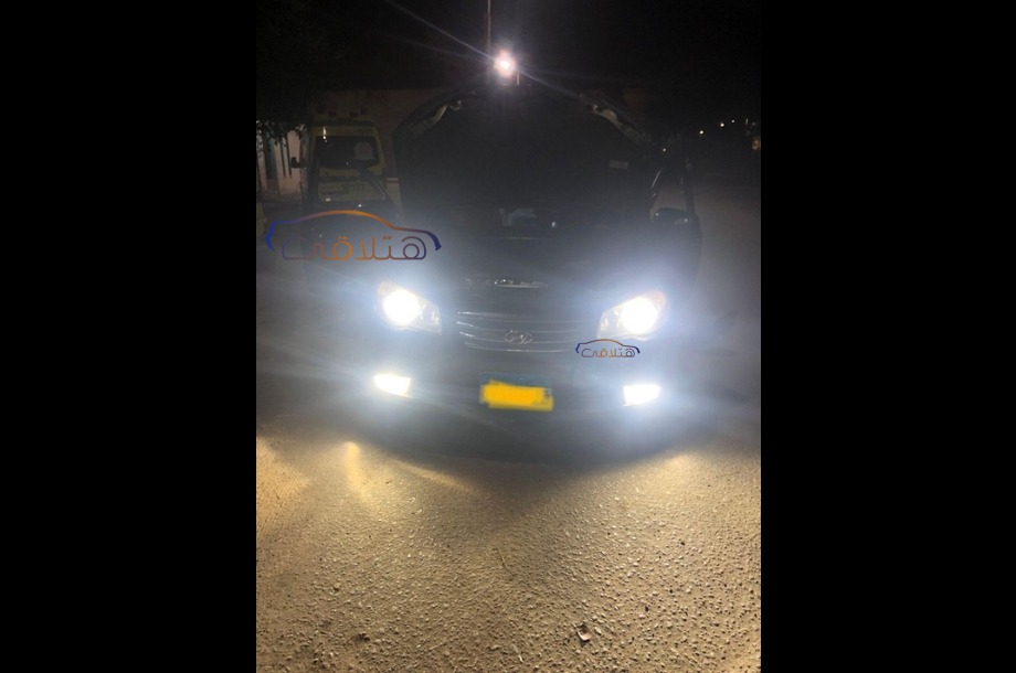 Avante Hyundai أسود