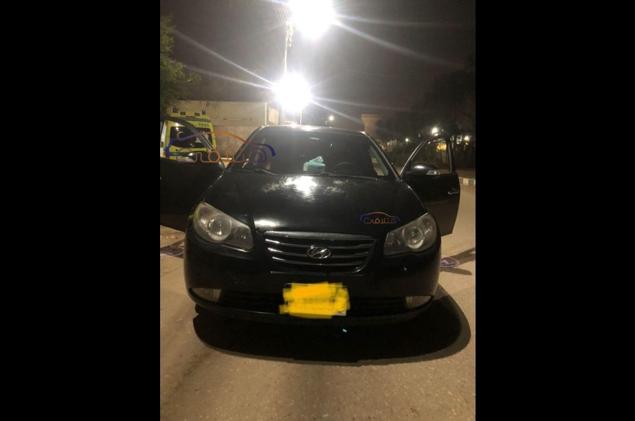 Avante Hyundai أسود