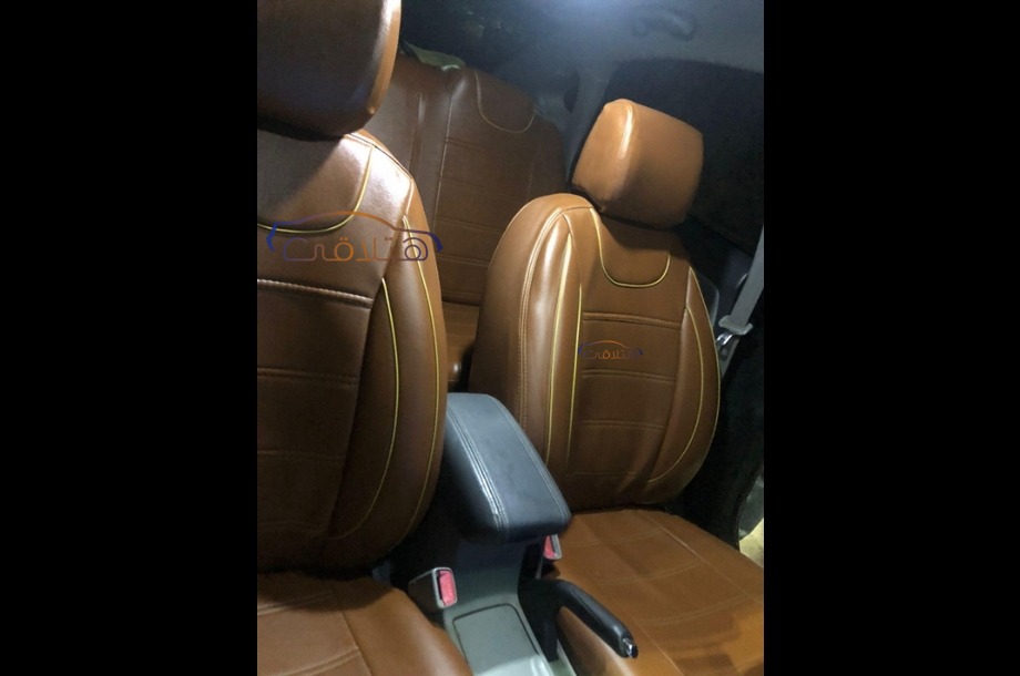 Avante Hyundai أسود