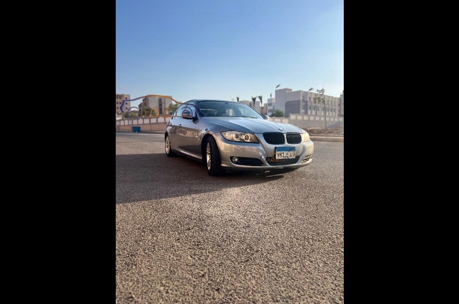 318 BMW فضي
