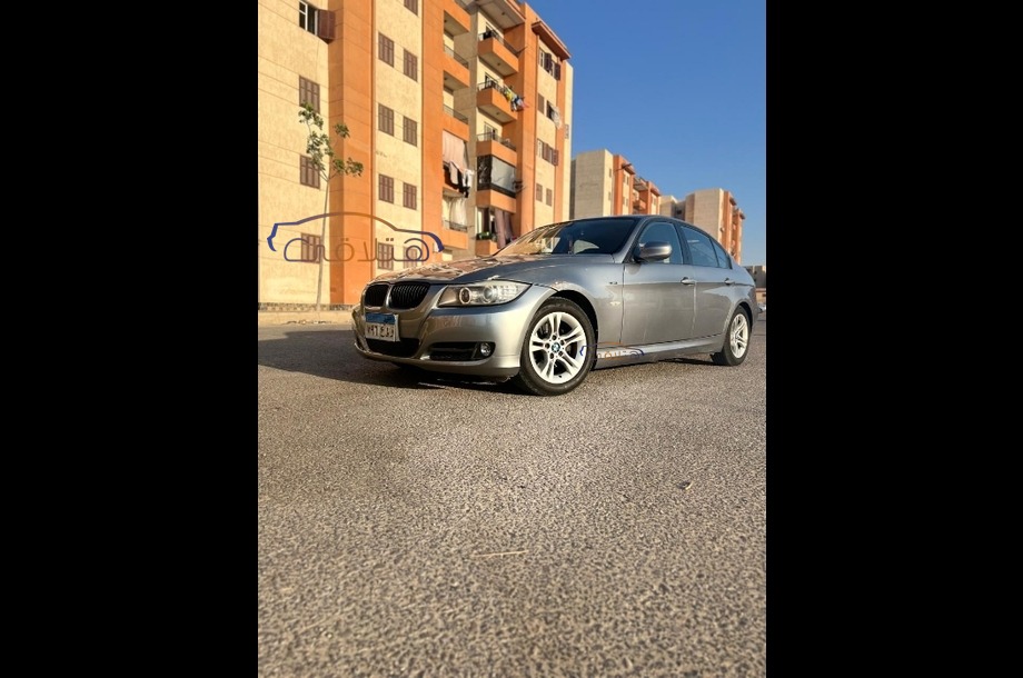318 BMW فضي