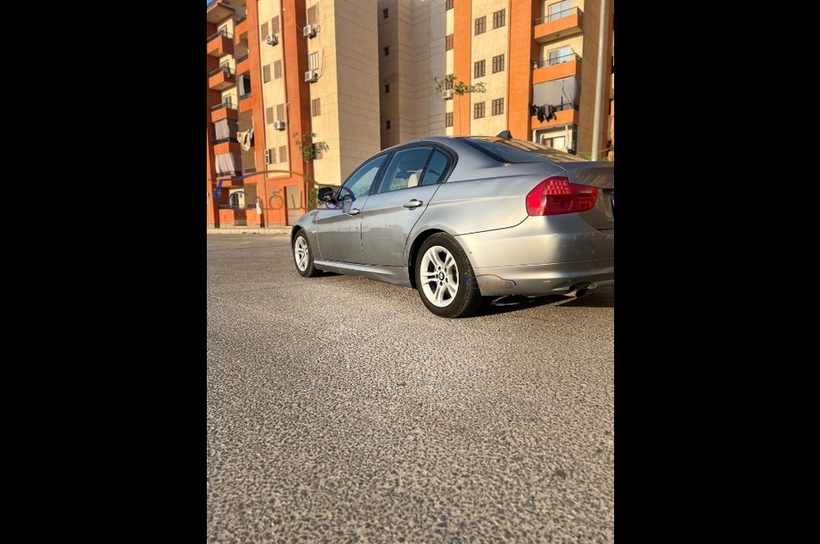 318 BMW فضي