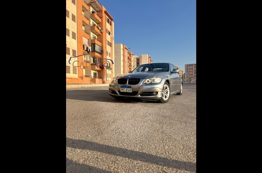 318 BMW فضي
