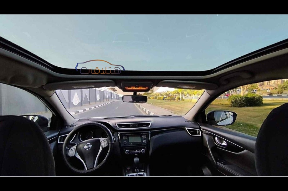 Qashqai Nissan أسود