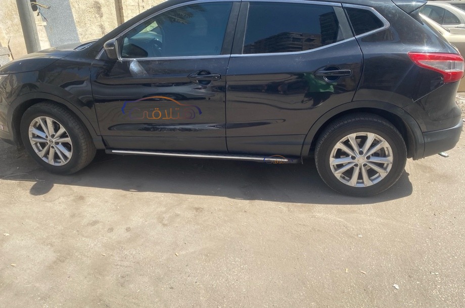 Qashqai Nissan أسود