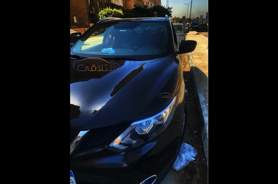 Qashqai Nissan أسود