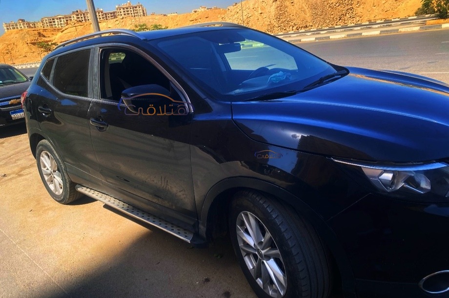 Qashqai Nissan أسود