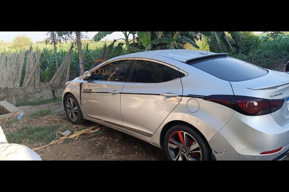Elantra MD Hyundai فضي