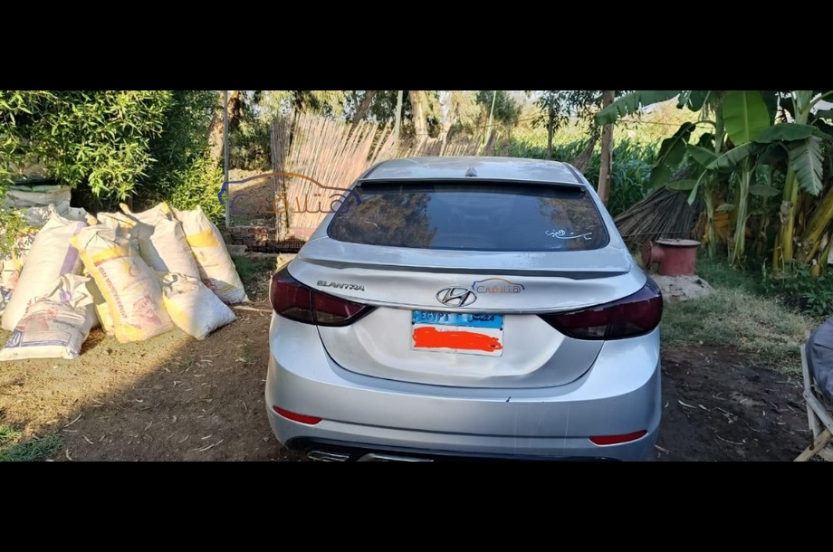 Elantra MD Hyundai فضي