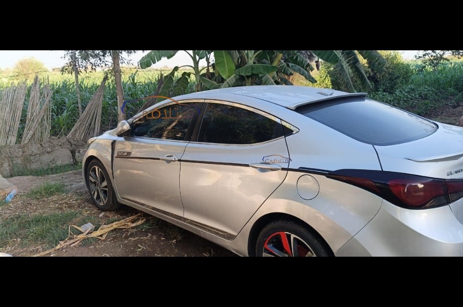 Elantra MD Hyundai فضي