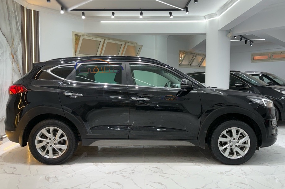 Tucson Hyundai أسود