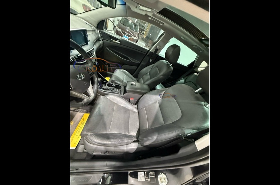 Tucson Hyundai أسود