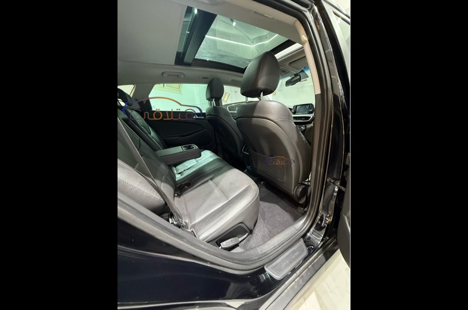 Tucson Hyundai أسود