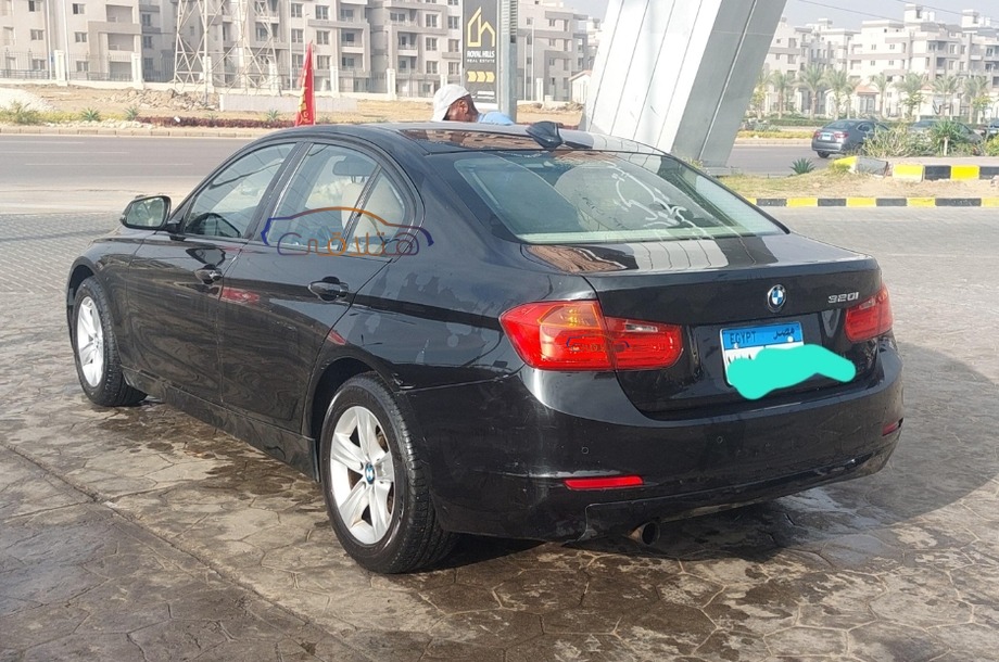 320 BMW أسود