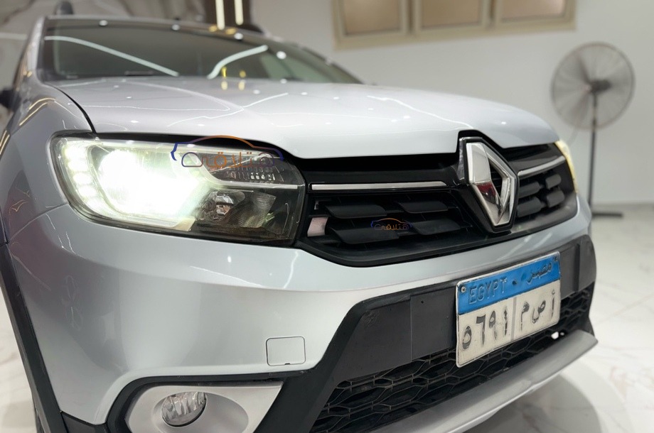 Sandero Step Way Renault فضي