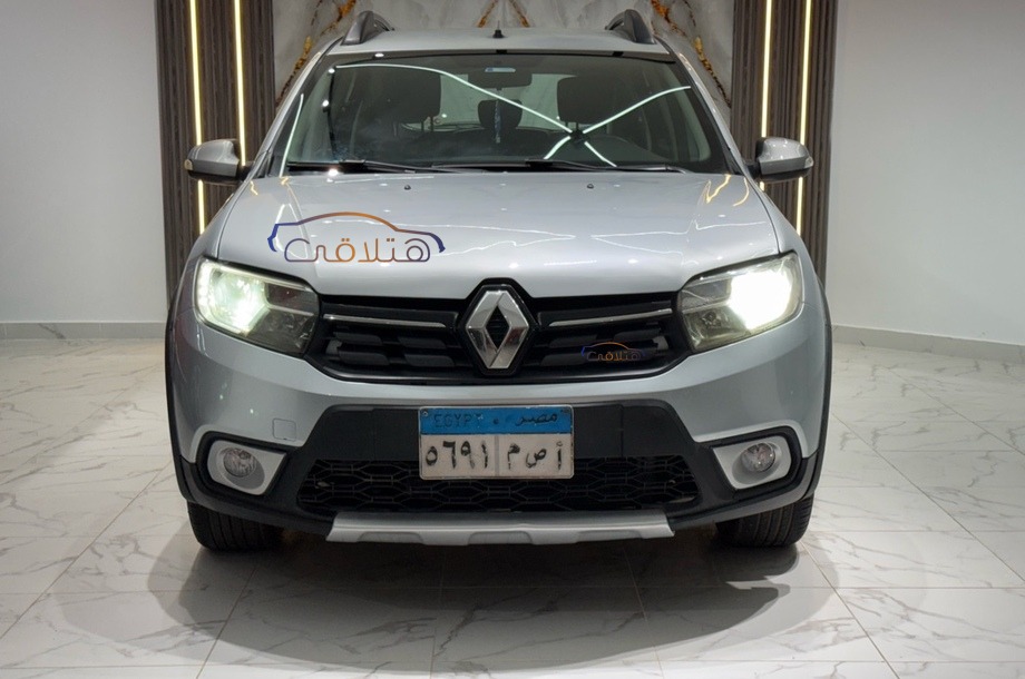 Sandero Step Way Renault فضي