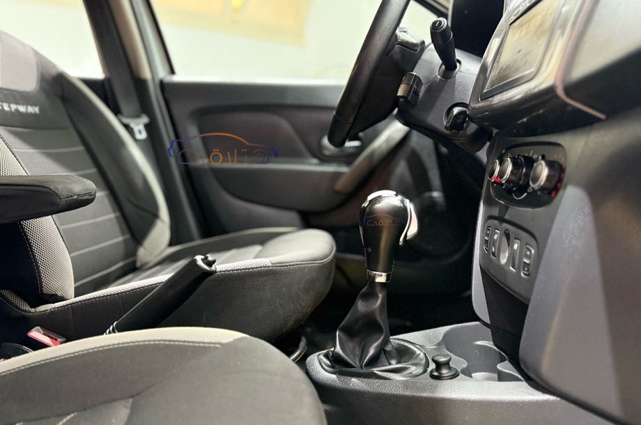 Sandero Step Way Renault فضي