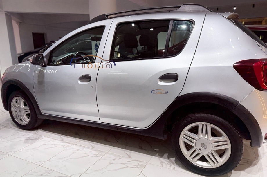 Sandero Step Way Renault فضي