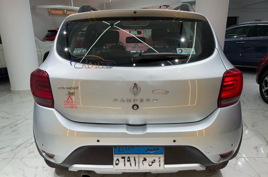 Sandero Step Way Renault فضي