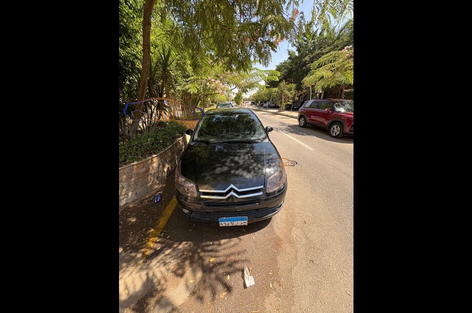 C4 Citroën أسود