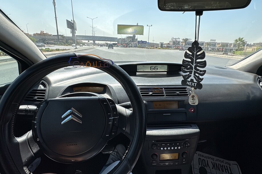 C4 Citroën أسود