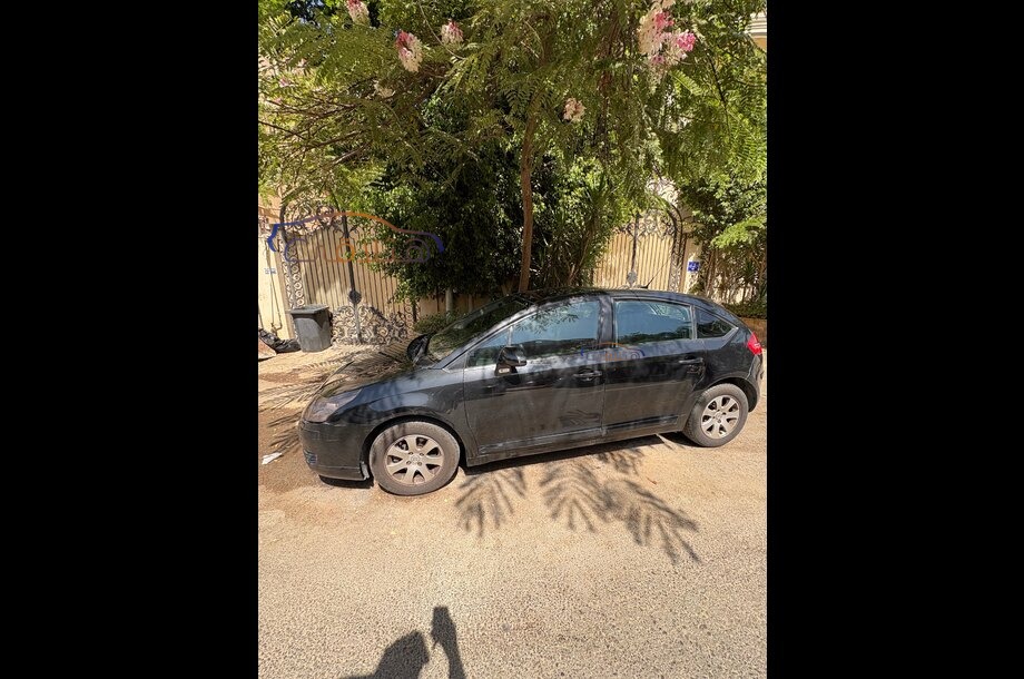 C4 Citroën أسود