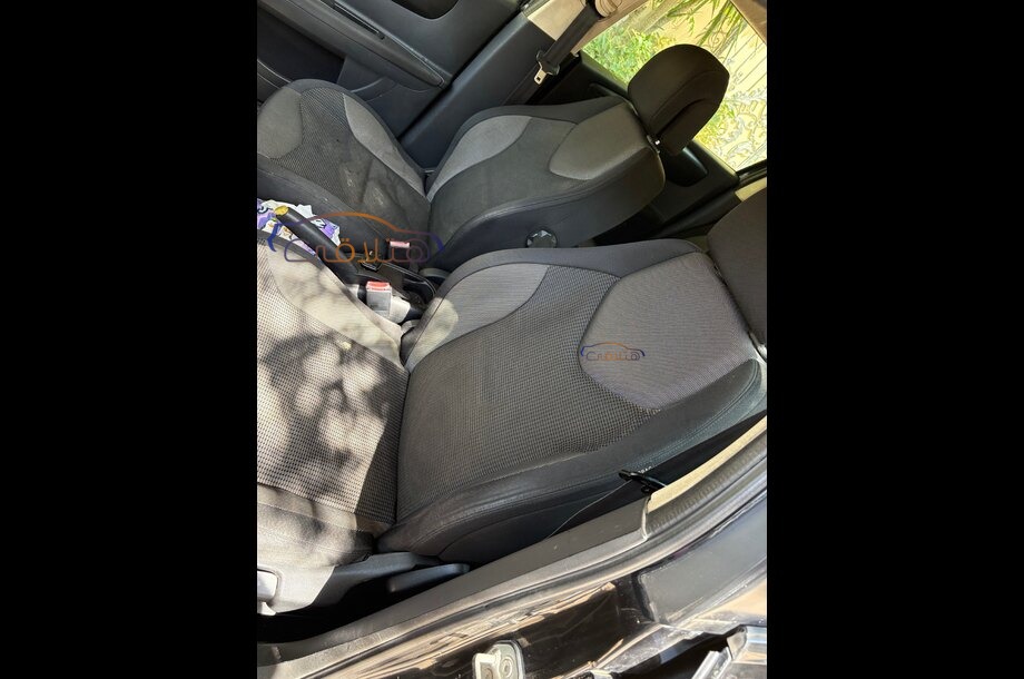 C4 Citroën أسود