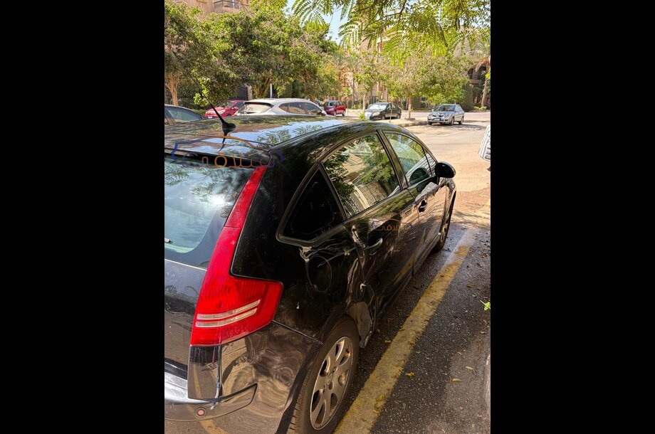 C4 Citroën أسود