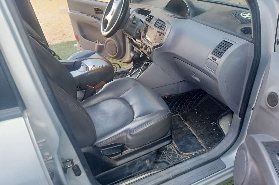 Matrix Hyundai فضي