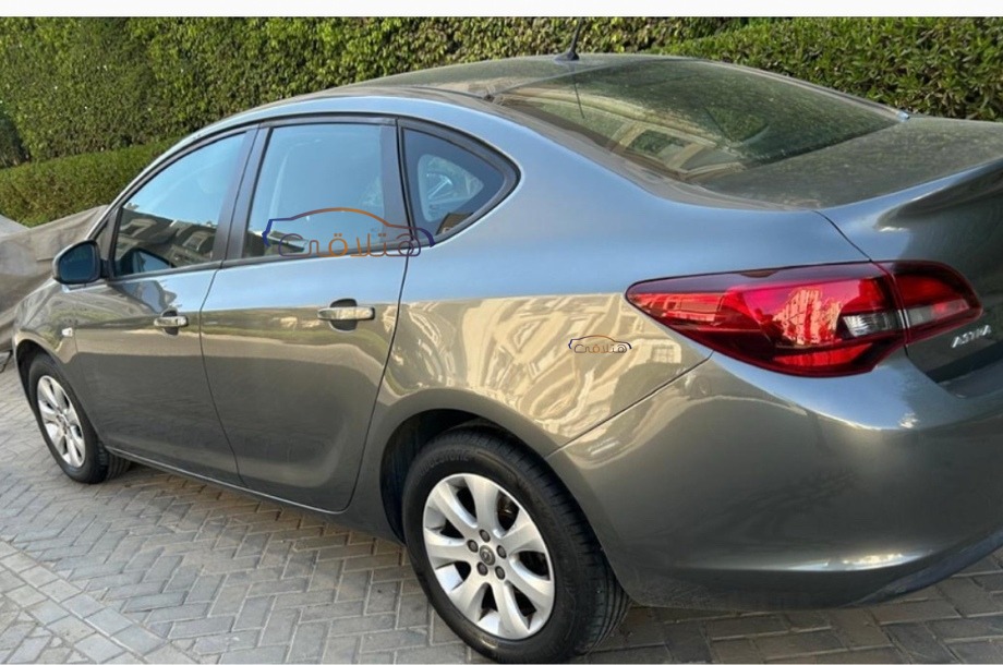 Astra Opel فضي