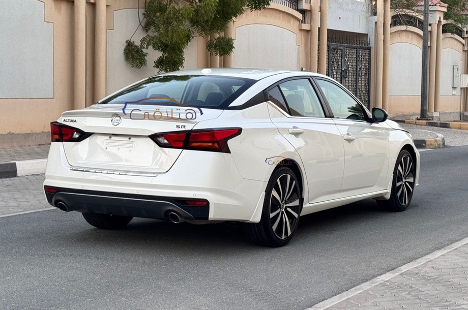 Altima Nissan White