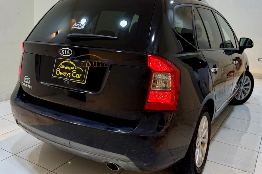 Carens Kia أسود