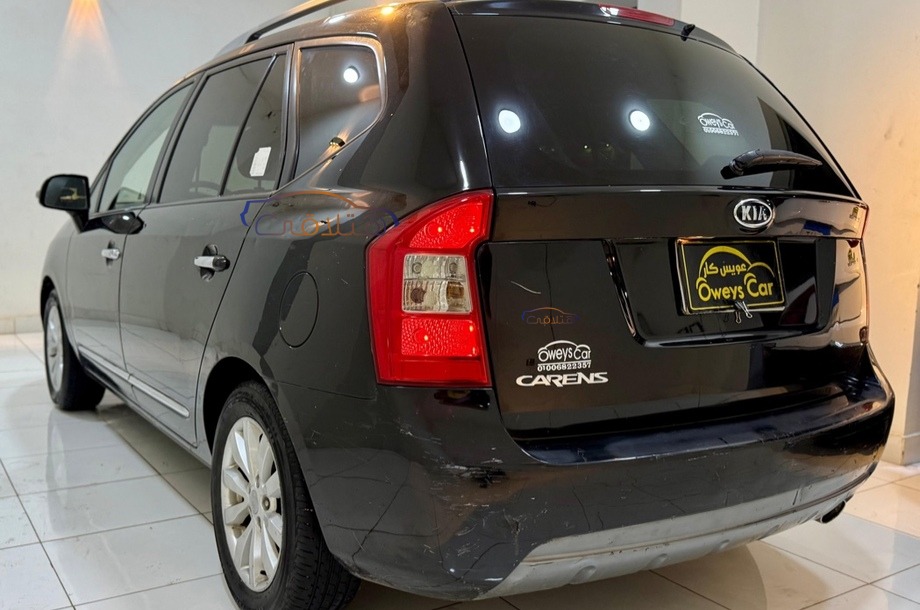 Carens Kia أسود