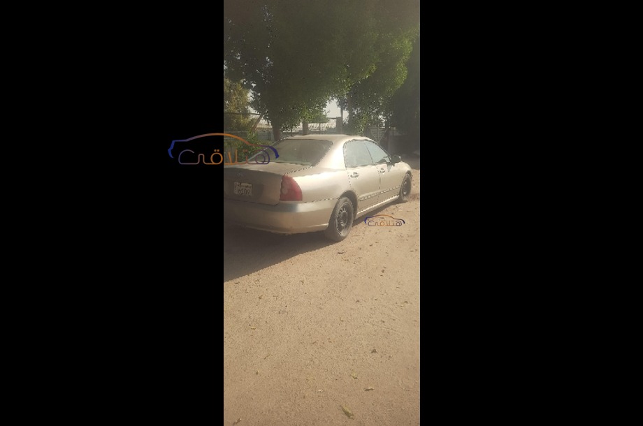 Magna Mitsubishi Beige