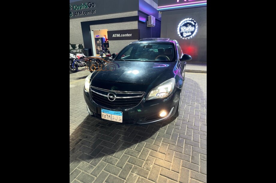 Insignia Opel اخضر غامق