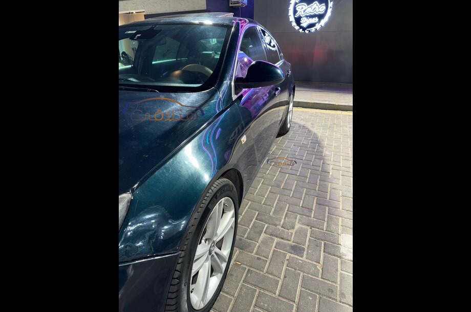 Insignia Opel اخضر غامق