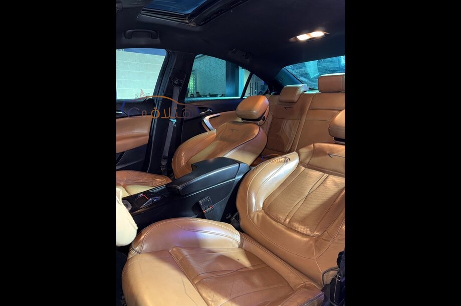 Insignia Opel اخضر غامق