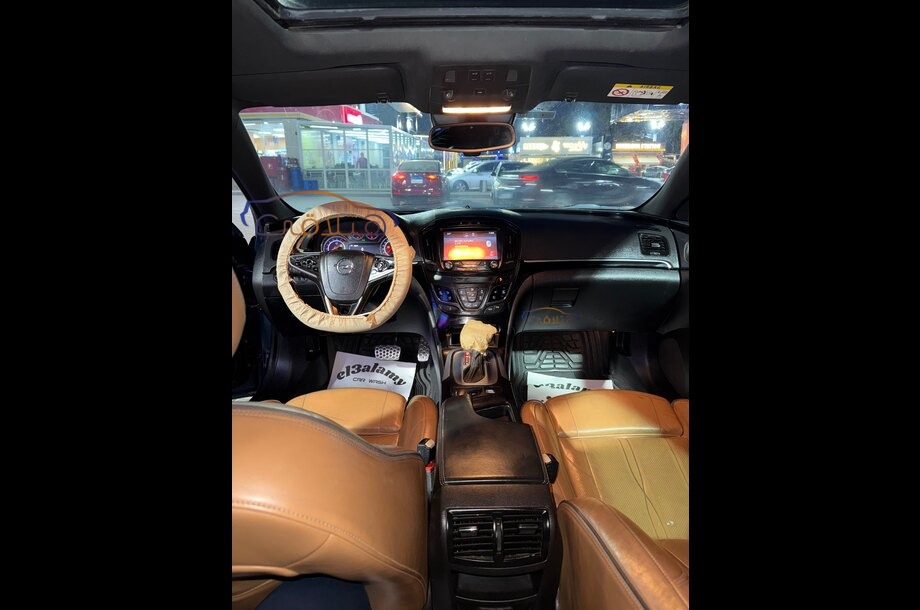 Insignia Opel اخضر غامق