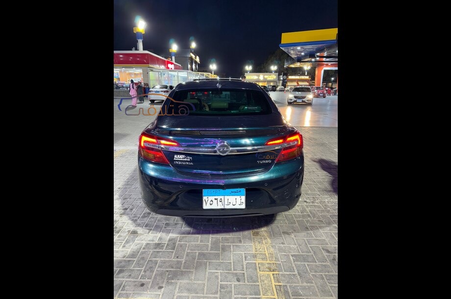 Insignia Opel اخضر غامق