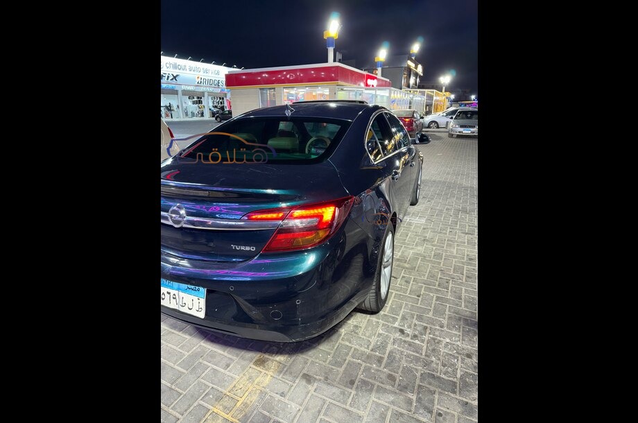 Insignia Opel اخضر غامق