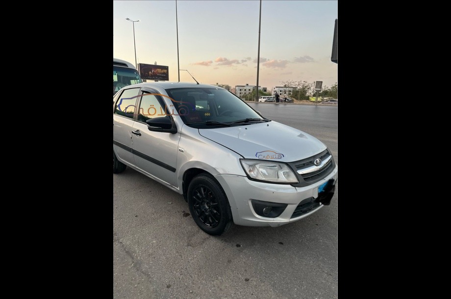 Granta Lada فضي