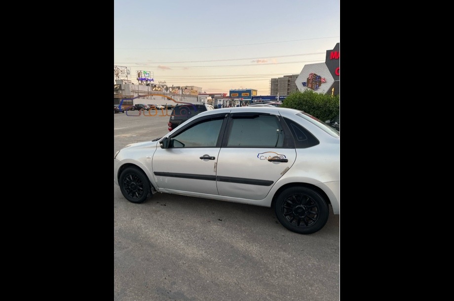 Granta Lada فضي